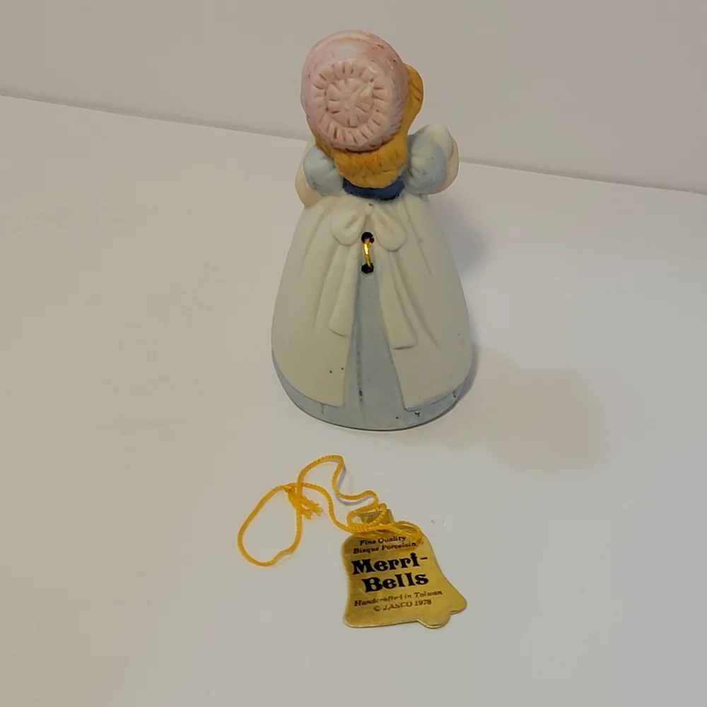💚Vintage 1978 Jasco Merri-Bells Cinderella‎ Slipper Broom Bisque Bell Figurine